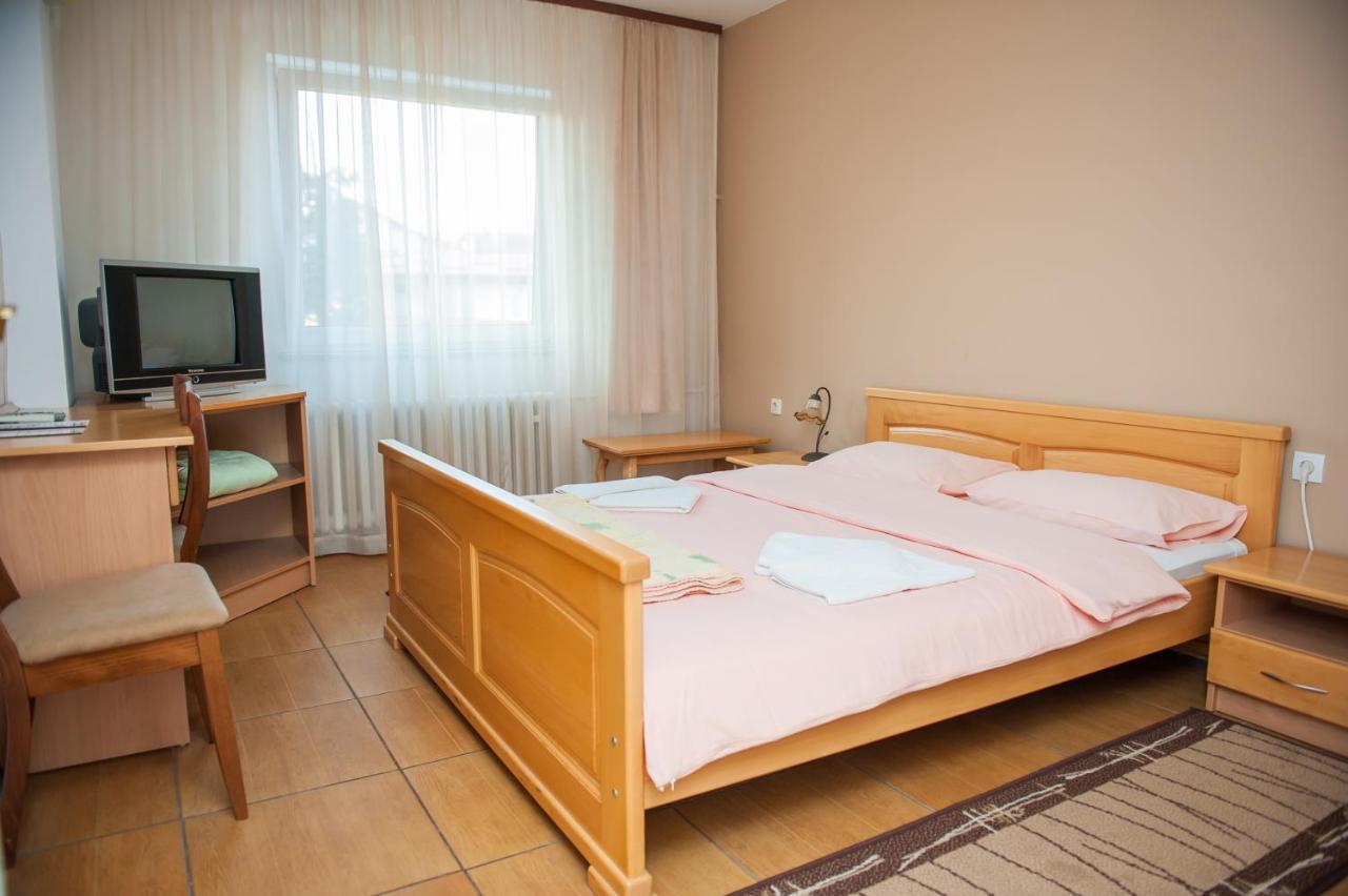 Prenociste "Nacional" Hotel Prnjavor Екстериор снимка